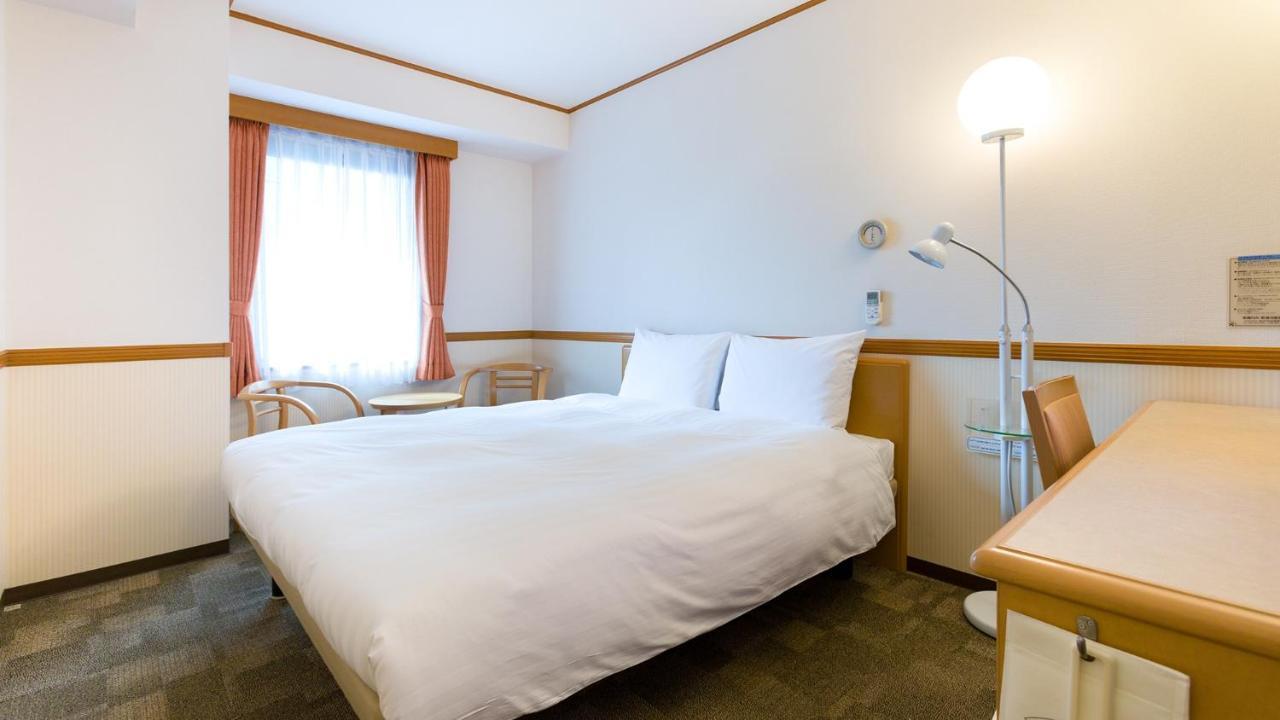 Toyoko Inn Kobe Sannomiya-Eki Higashi Стая снимка