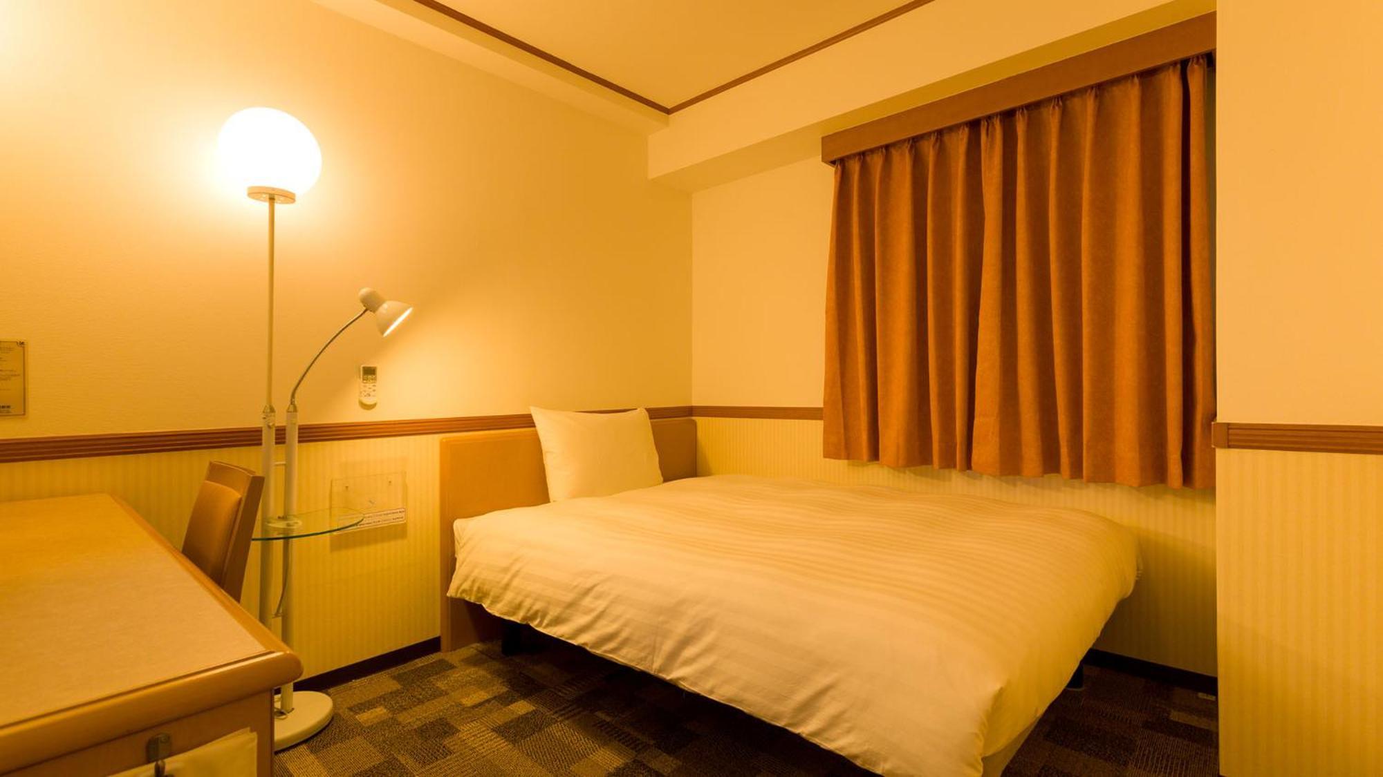 Toyoko Inn Kobe Sannomiya-Eki Higashi Стая снимка