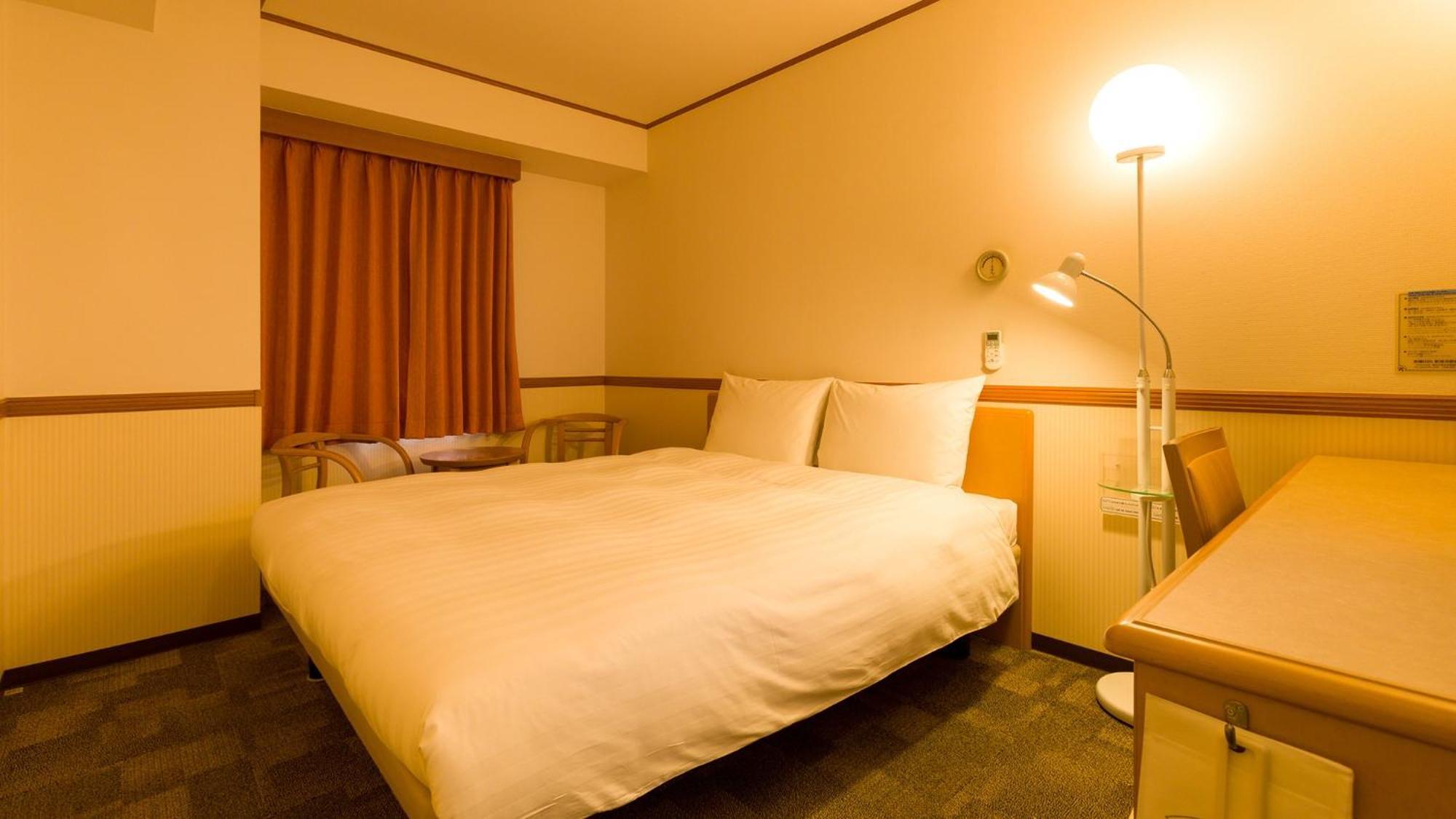 Toyoko Inn Kobe Sannomiya-Eki Higashi Стая снимка