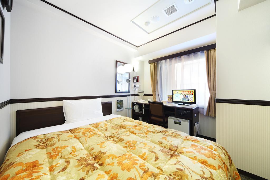 Toyoko Inn Kobe Sannomiya-Eki Higashi Екстериор снимка