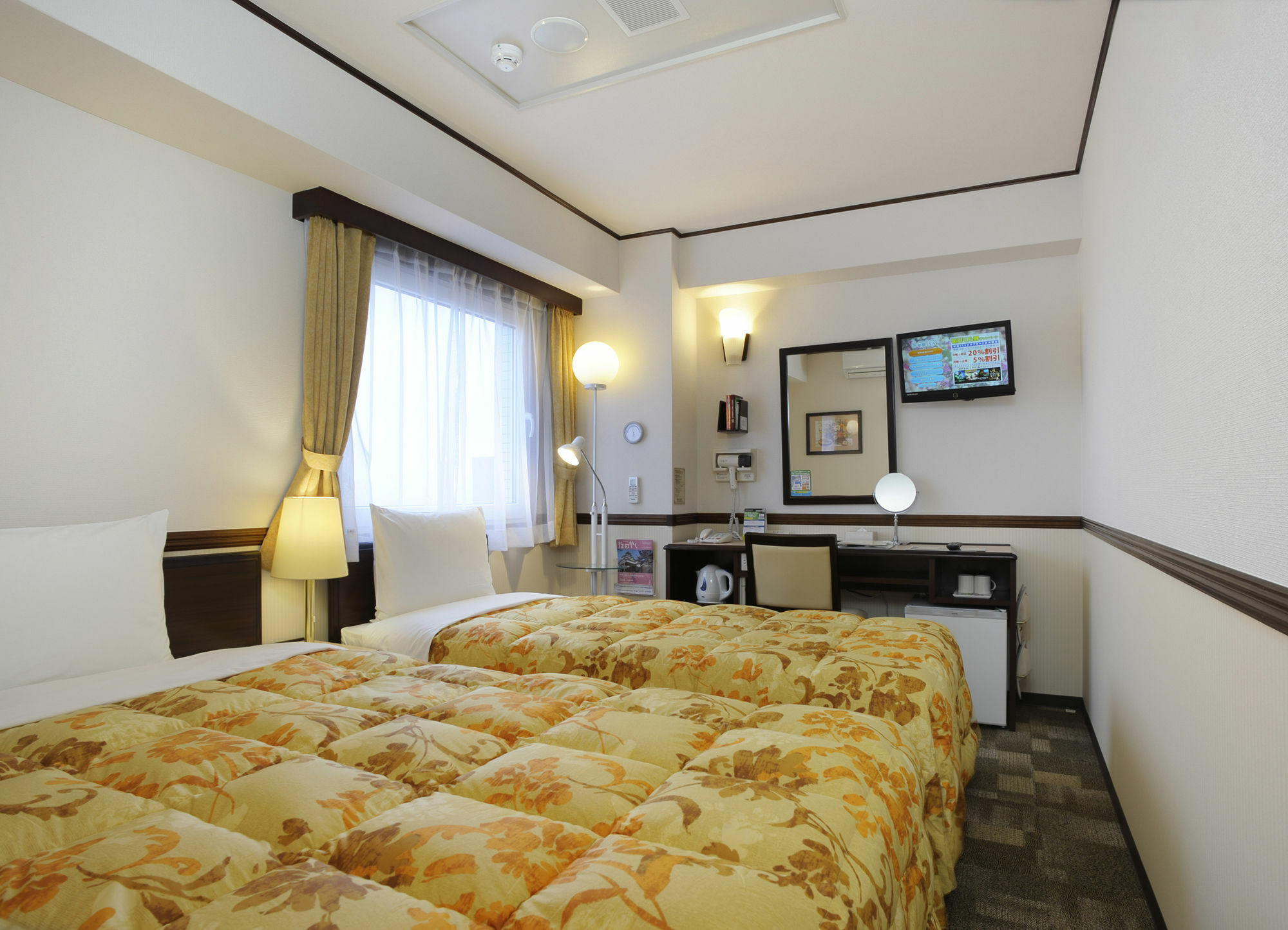 Toyoko Inn Kobe Sannomiya-Eki Higashi Екстериор снимка