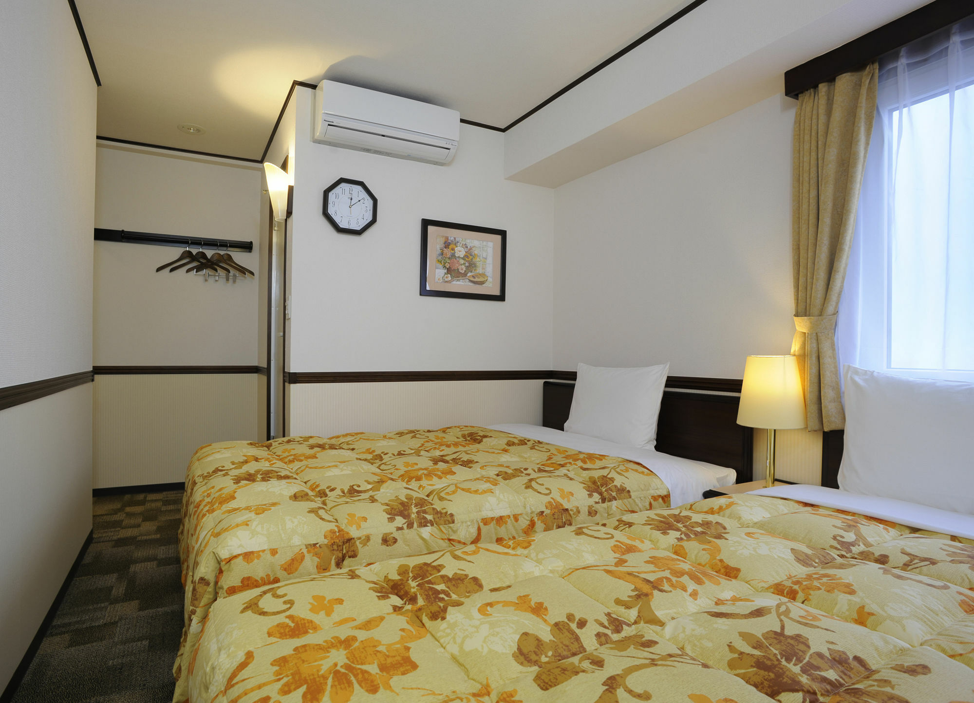 Toyoko Inn Kobe Sannomiya-Eki Higashi Екстериор снимка